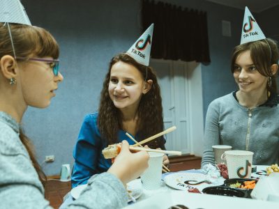 tiktok-party-6854891_1920